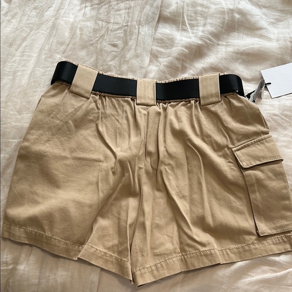 Aritzia TNA Utility Shorts - Picture 2 of 3